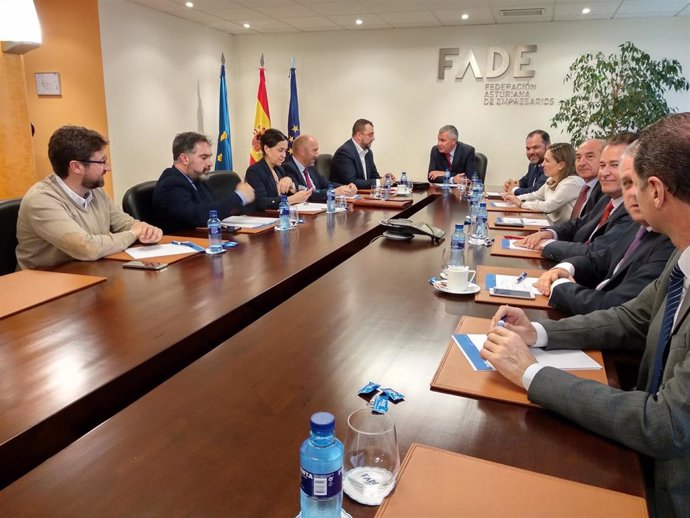 Reunión del secretario general de la FSA-PSOE, Adrián Barbón con Fade