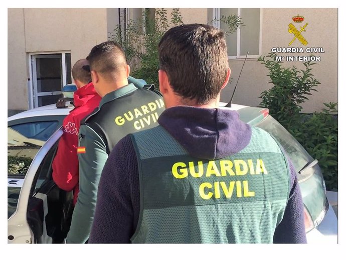 Alicante.- Sucesos.- Detenidos dos hermanos en Almoradí por estafar a 12 personas 768.000 euros en bonos de inversión