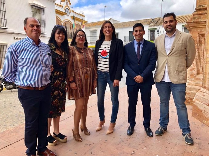 Sevilla.- 26M.- Loles López arropa a la candidata popular de Umbrete para que la localidad se sume al "cambio positivo"