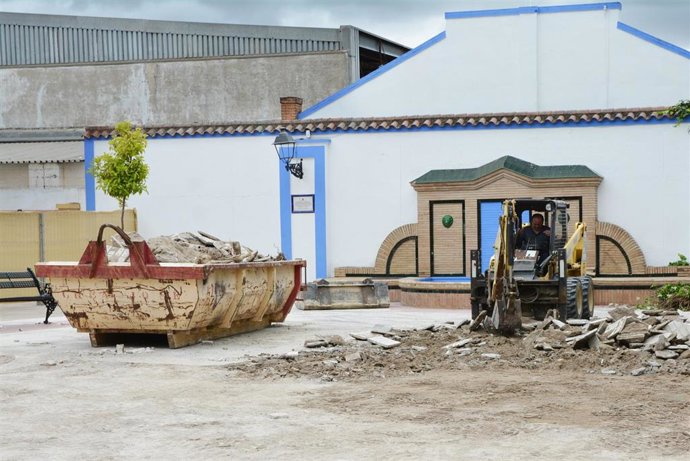 Sevilla.- Arranca en Tomares la reurbanización integral de la plaza de la Alegría