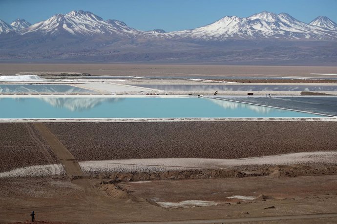 El lucrativo negocio del litio en Chile, ¿una amenaza para el ecosistema del país?