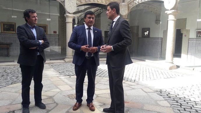 Ibáñez incide en que las Cortes trabajan "por todos los territorios" desde la "cercanía"