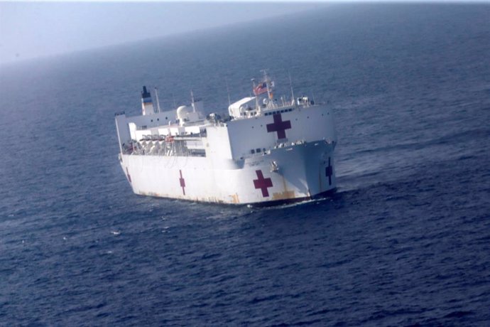 EEUU anuncia el despliegue de un buque militar medicalizado para atender a los m