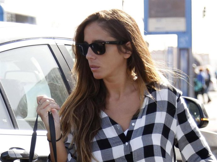 Anabel Pantoja se muestra más enamorada que nunca con su novio en la feria de Sevilla