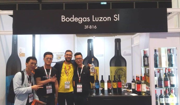 Bodegas Luzón potencia su presencia comercial en Asia en la feria Prowine de Hong Kong