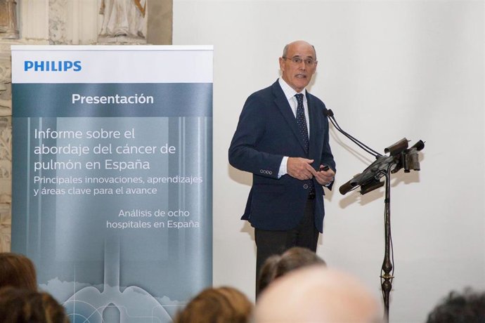 Un informe sobre abordaxe de cancro de pulmón ve "marxe de mellora" en modelo organizativo da actividade asistencial