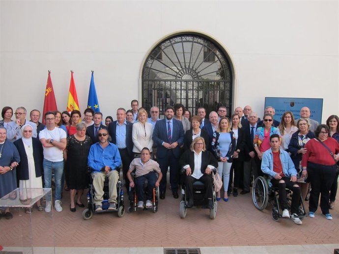 El Pacto por la Dependencia prevé aumentar recursos, distribuirlos mejor y hacer un mapa para conocer las necesidades