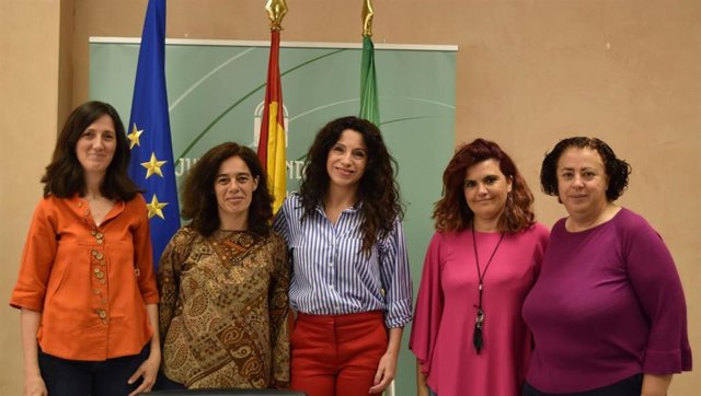 La Junta quiere extender las ayudas recibidas por las familias numerosas a familias monoparentales con dos hijos o más