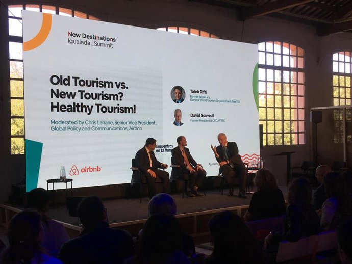 Expertos defienden que nunca se debería intentar detener el turismo, sino gestionarlo