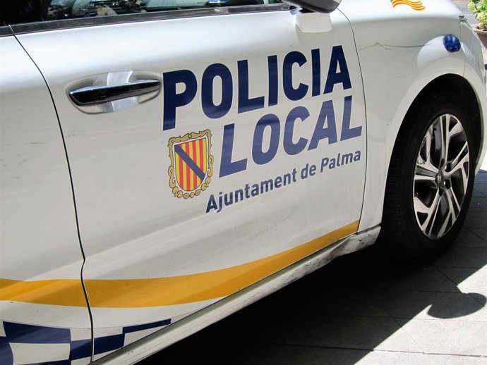 Obliguen l'asseguradora d'un policia local condemnat per agredir un detingut a cobrir les despeses de la defensa penal