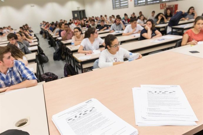 Estudiantes realizan las pruebas de la EvAU el año pasado en el campus de Tudela