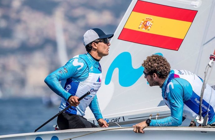 Los regatistas españoles Jordi Xammar y Nicolás Rodríguez, en el Campeonato de Europa de la clase olímpica 470.