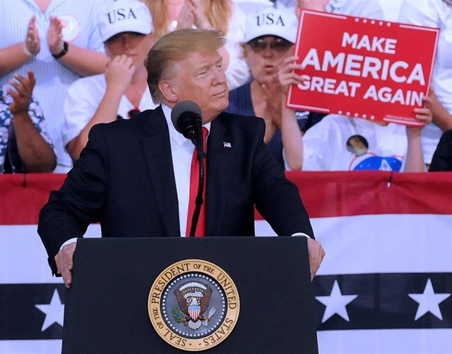 Trump holds rally in Florida