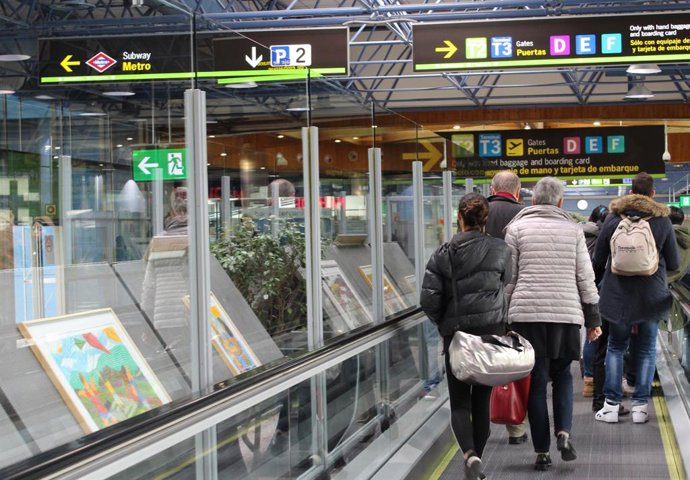 Aena exigirá agua embotellada a 1 euro en licitaciones de tiendas y máquinas de aeropuertos de Málaga, Sevilla y Jerez