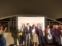 'Vota bonito' y 'Madrid, con ganas', lemas de carteles electorales de Carmena y Errejón, que prescinden de apellido