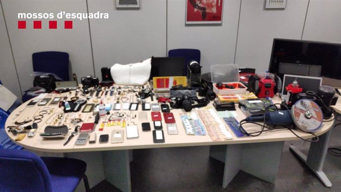 Sucesos.- Ocho detenidos por 24 robos en domicilios de Barcelona y cercanías