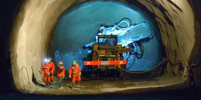 Economía/Energía.- Abengoa ejecutará dos presas de contención de residuos en dos minas de Chile