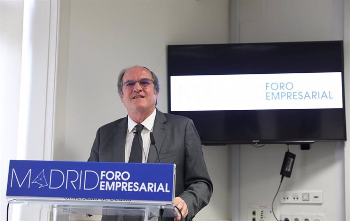 El candidato del PSOE a la Presidencia de la Comunidad de Madrid participa en un desayuno informativo organizado por Madrid Fórum Empresarial