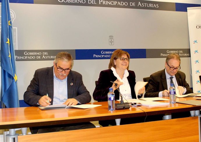 Principado, Ayuntamiento de Mieres y "la Caixa" firman un acuerdo para apoyar a la infancia vulnerable en el concejo