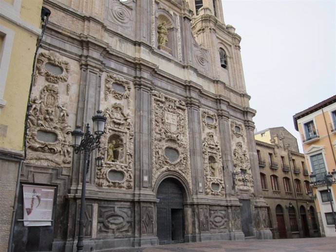 Iglesia De Santa Isabel De Portugal O San Cayetano, En Zaragoza