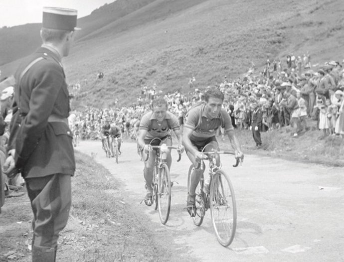 La muestra itinerante TRANSports recala en el Archivo Histórico Provincial de Gipuzkoa en