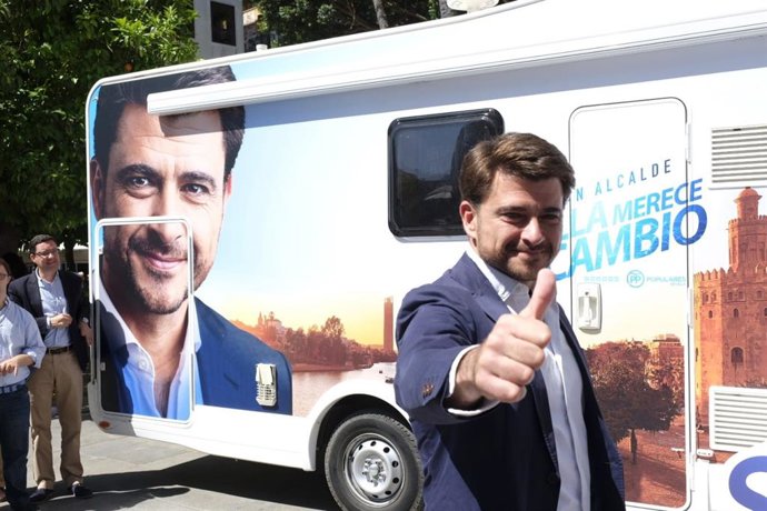 Sevilla.-26M.-Pérez promete someterse al control de vecinos en asambleas anuales para "atender los verdaderos problemas"