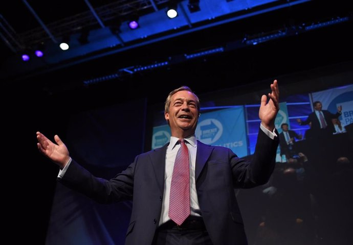 Brexit Party campaigns for European elections in England