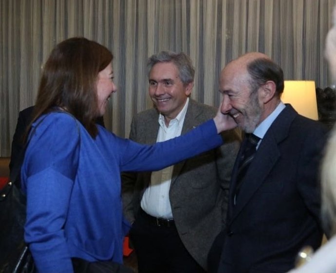 Armengol se solidariza con Rubalcaba y le desea una "rápida recuperación"