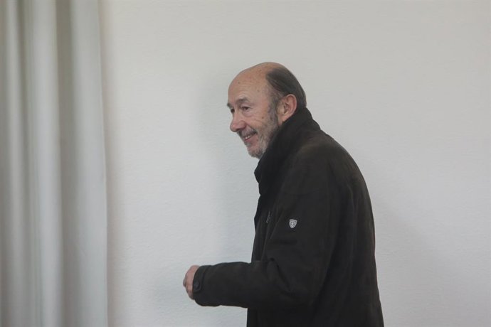AMP.- Rubalcaba, ingressat greu per un ictus a l'Hospital Puerta de Ferro de Madrid