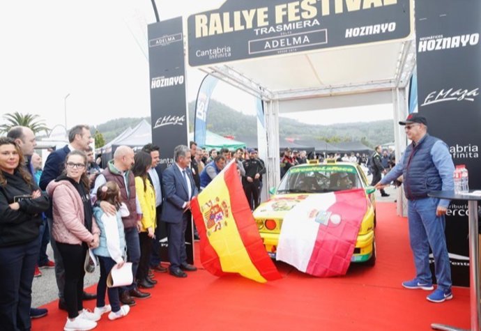Banderazo de salida al Rallye Festival Trasmiera