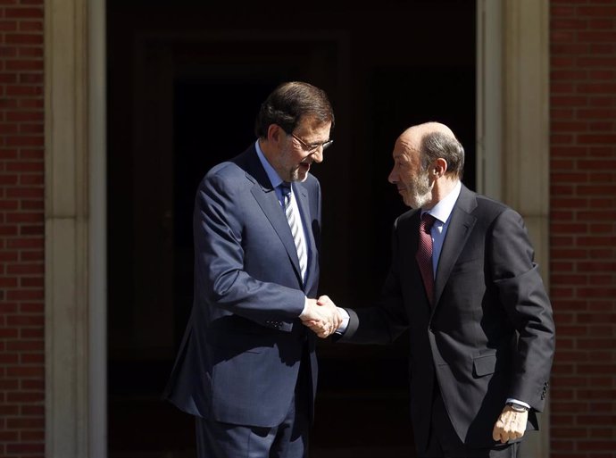 Rajoy dice que Rubalcaba fue "un hombre de Estado" y un adversario "digno de respeto y admiración"
