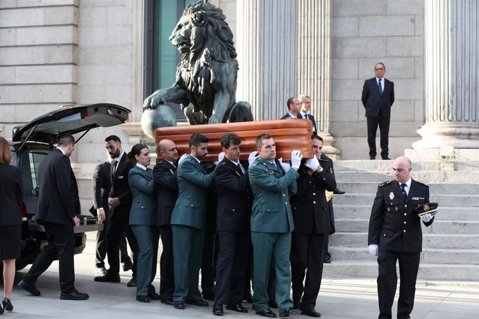 La Infanta Elena se acerca a la capilla ardiente de Rubalcaba para dar el pésame