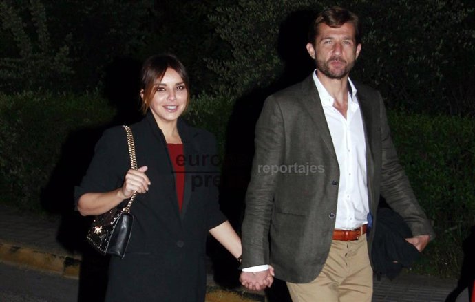 Chenoa presume de su amor con el urólogo Miguel Sánchez Encinas