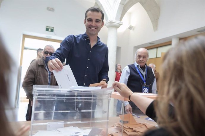 Almería.-26M.-Fernández-Pacheco (PP) alude al "histórico" de resultados ante los candidatos que ya "lanzan las campanas"