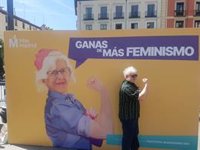 Almodóvar apoya a Carmena por "honesta" y por demostrar que se puede hacer buena gestión "si no se mete la mano"