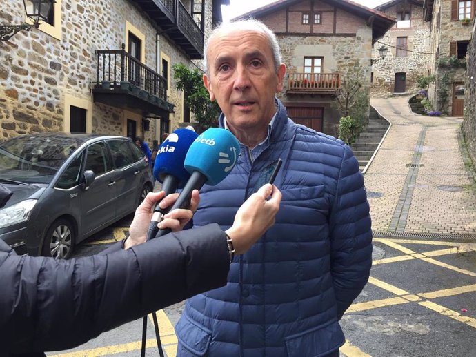 Erkoreka destaca la aportación de Pérez Rubalcaba a la convivencia en Euskadi y su compromiso con el "acuerdo"