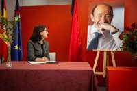 Dirigentes de PSC, Cs y Comuns acuden a la sede del PSC por la muerte de Rubalcaba