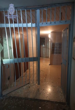 Successos.- Detenen en Palma a un home per encastar el seu cotxe contra la casa d'un veí