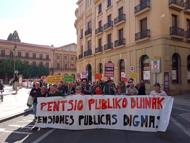 Una manifestación en Pamplona reclama unas "pensiones públicas dignas"