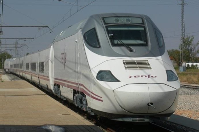 Sucesos.- Un tren Madrid-Almería se detiene en Villacañas (Toledo) por una avería y acumula retraso de más de dos horas