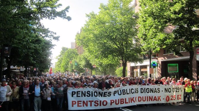 Miles de pensionistas se manifiestan en Euskadi ya que el resultado del 28A no garantiza que se cumplan sus demandas