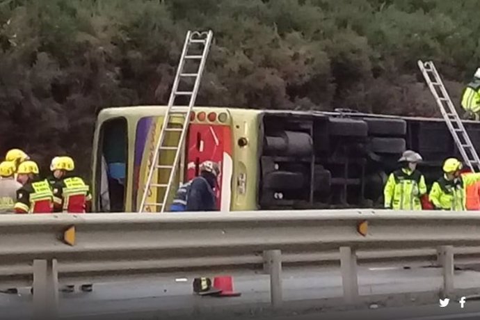 Al menos seis muertos y decenas de heridos tras volcar un autobús en Chile