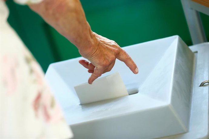 28A.- Más de 180.000 ciudadanos atenderán mañana las mesas electorales y cobrarán 65 euros en concepto de dieta