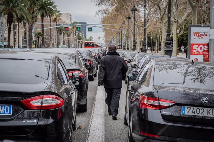 La Audiencia de Barcelona desestima un recurso de la patronal de VTC contra Colau