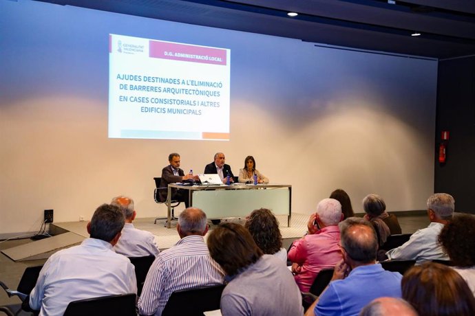 Valencia.- El Consell invierte 2,4 millones para quitar barreras físicas de edificios municipales en 62 pueblos pequeños