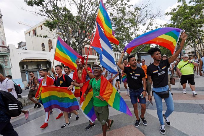Cuba.- Al menos tres detenidos en la inédita manifestación no autorizada del colectivo LGTB en La Habana
