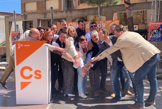 26M.- Cs Portar A Fiscalia A l'Alcalde D'Alcarrs (Lleida) Per Pancartes En El Consistori
