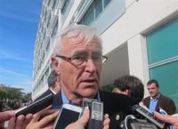 Ribó "entiende" la protesta de 'València no està en venda' pero señala que "no puede reescribir la historia"