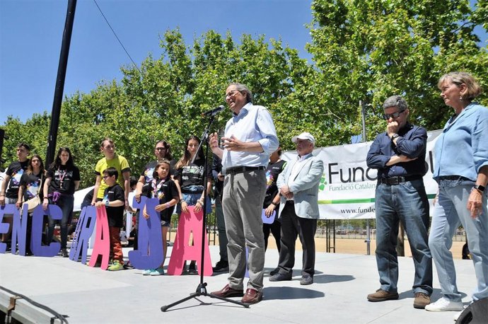 Más de 10.000 personas participan en la Fiesta Esplai en El Prat de Llobregat (Barcelona)