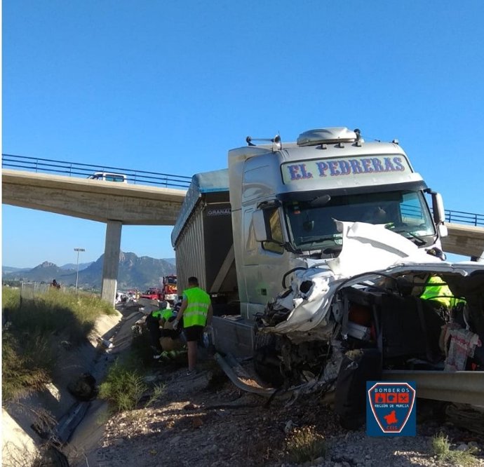 AMPL.- Sucesos.- Dos fallecidos y 6 heridos en el accidente de tráfico registrado en Cieza